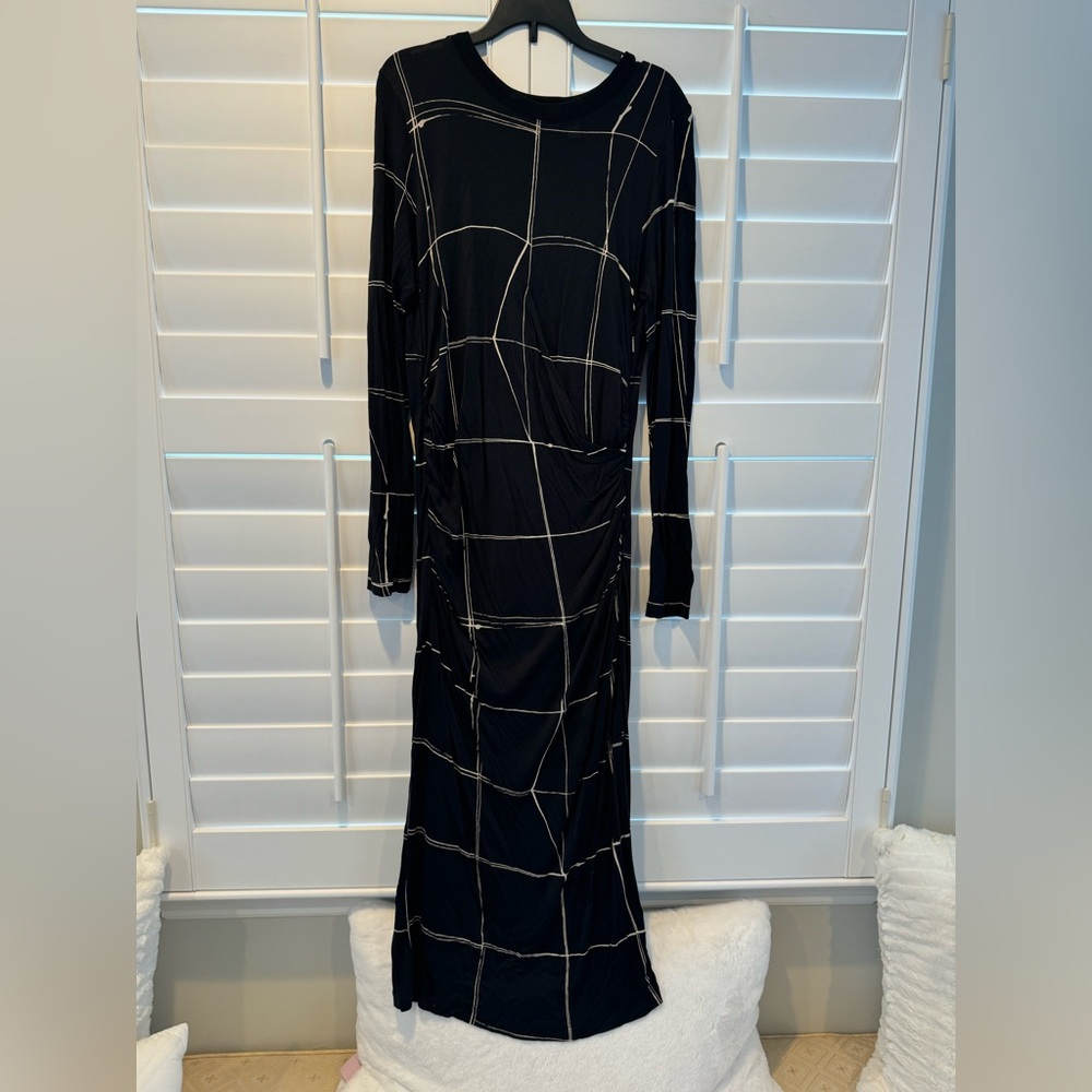 Women’s Hugo Boss black striped long sleeve dress size 8